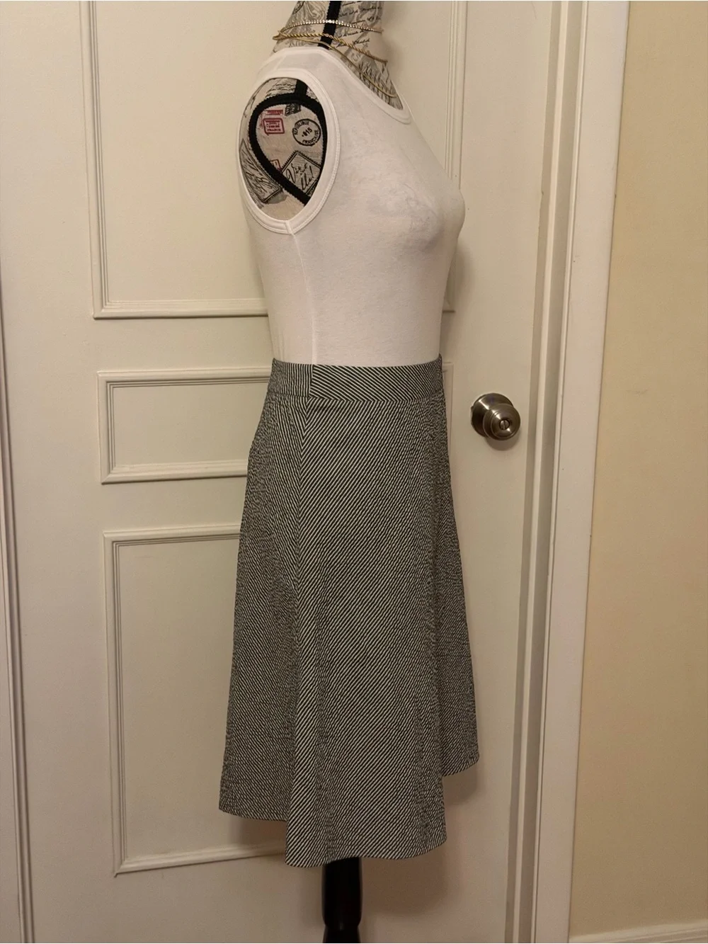 Harvé Benard Navy White Seersucker A-Line Skirt Size 10